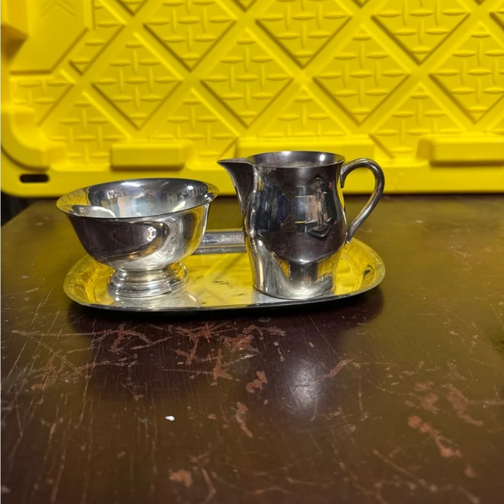 Vintage creamer and sugar set